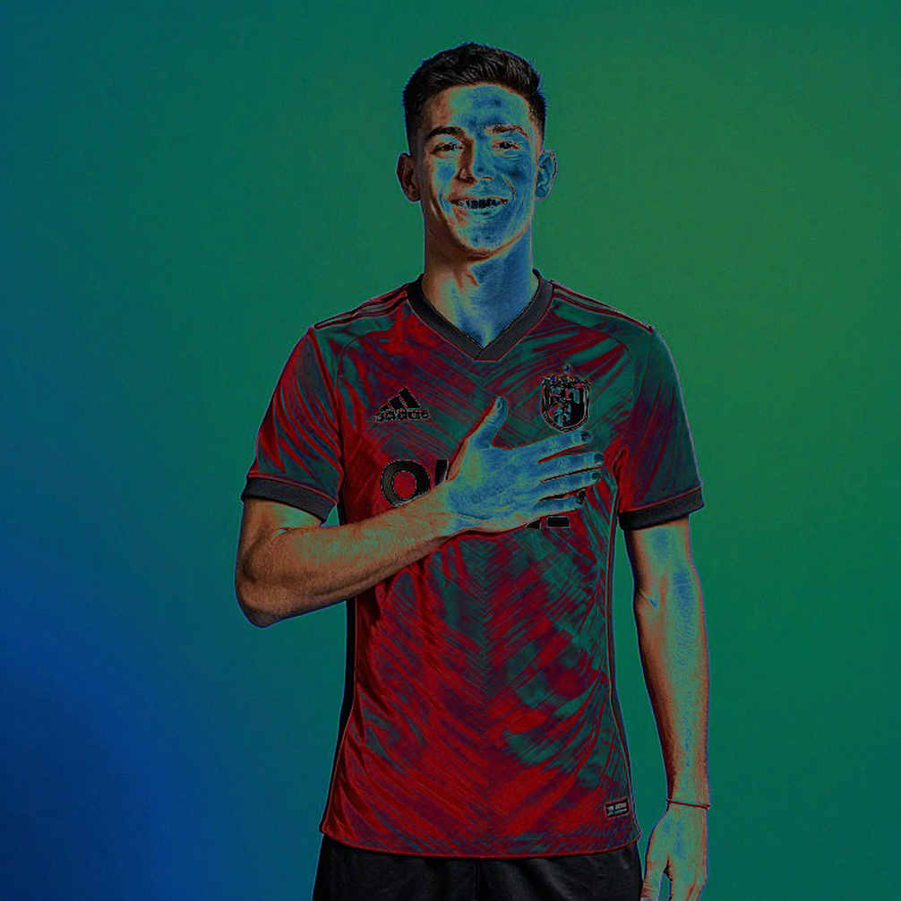 Ronaldo rời đội tuyển Bồ Đào Nha, trở lại Al-Nassr với nụ cười: Bức ảnh gây tranh cãi và sai sót thông tin nghiêm trọng