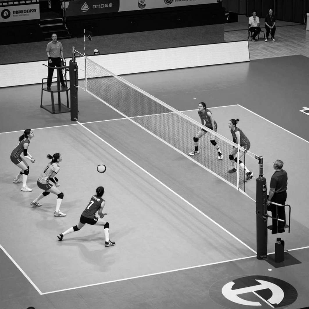 Cậu bé 13 tuổi Qatar gây sốc với 12 điểm và 5 đòn chặn tại Asian Volleyball Championship