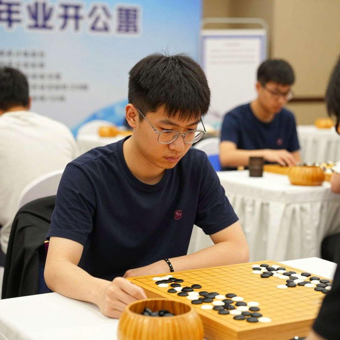 Giữa Clutch Chess và sáu video của Lilov: khoảng trống không ai đo