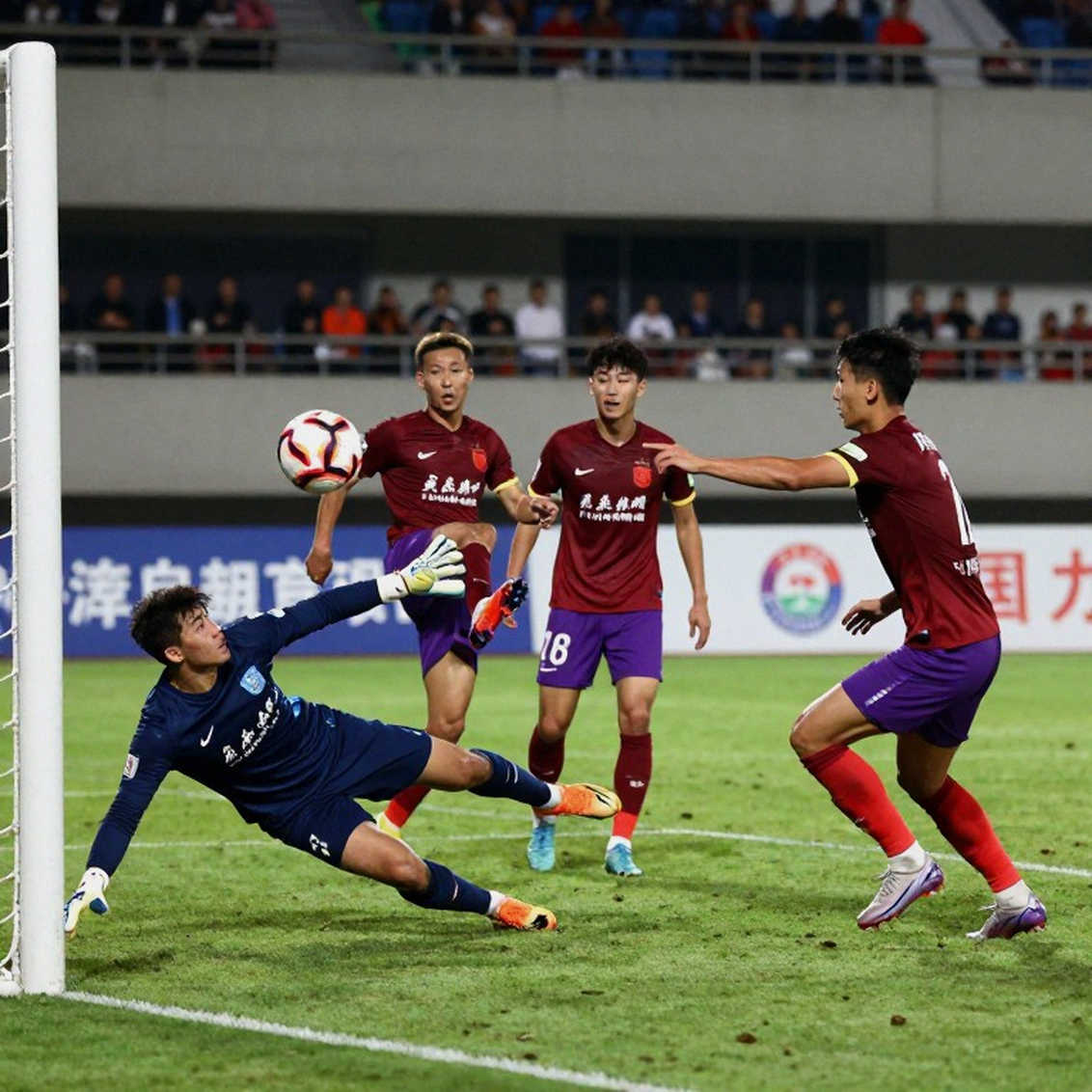 Cái vẫy tay của Allegri và quả phạt mà Ronaldo không bao giờ được sút Cái vẫy tay của Allegri và quả phạt mà Ronaldo không bao giờ được sút