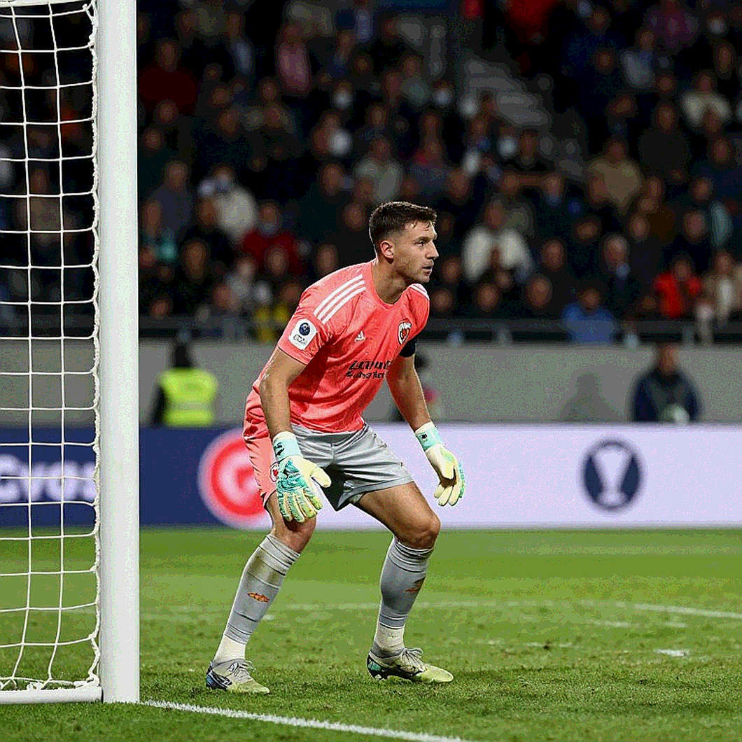 Tám tuần, bốn khoảng trống và cột mốc lịch sử: CLB Công An TP.HCM bước vào trận ra quân Shopee Cup bằng lớp đất chưa nén Tám tuần, bốn khoảng trống và cột mốc lịch sử: CLB Công An TP.HCM bước vào trận ra quân Shopee Cup bằng lớp đất chưa nén