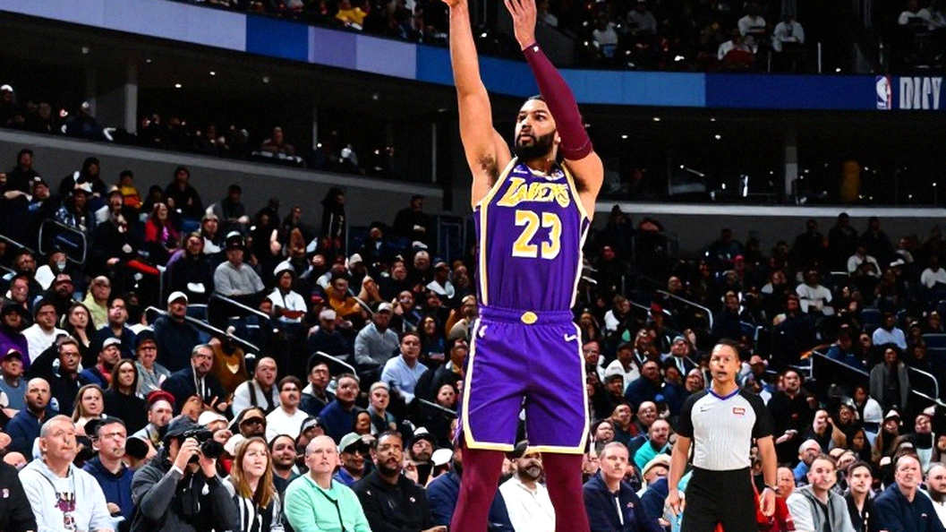 Knicks treo lại băng NBA Cup: thương vụ rẻ nhất trong một mùa giải đắt đỏ