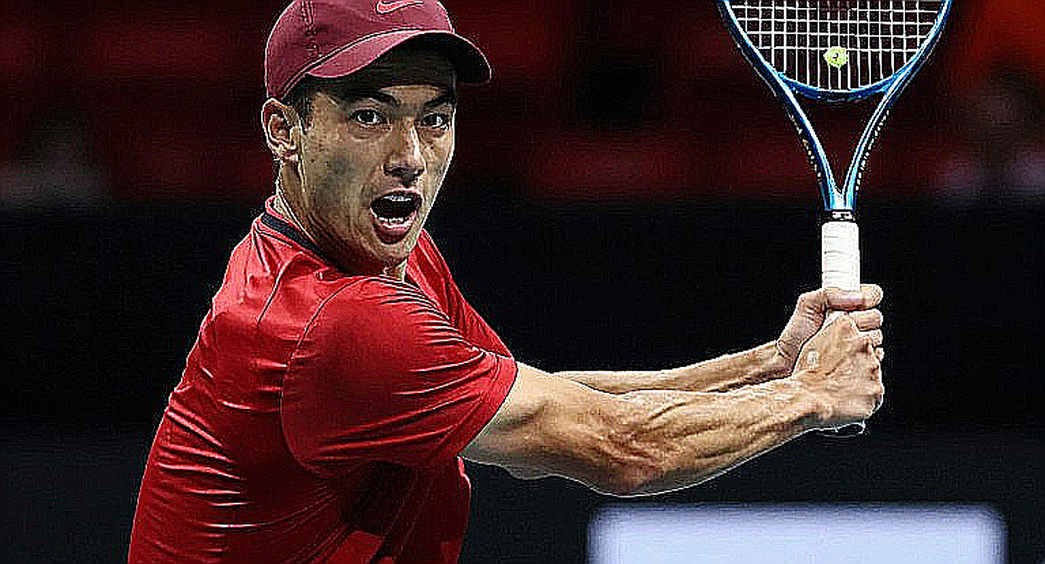 Sáu lần bẻ giao bóng trong 64 phút: Siniakova và tầng đất dưới một chức vô địch 250