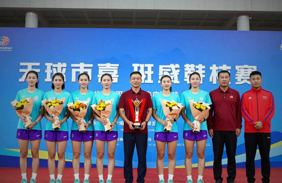 Nhịp chuyển nhượng V.League: Điều gì đứng sau những bản hợp đồng không có giá
