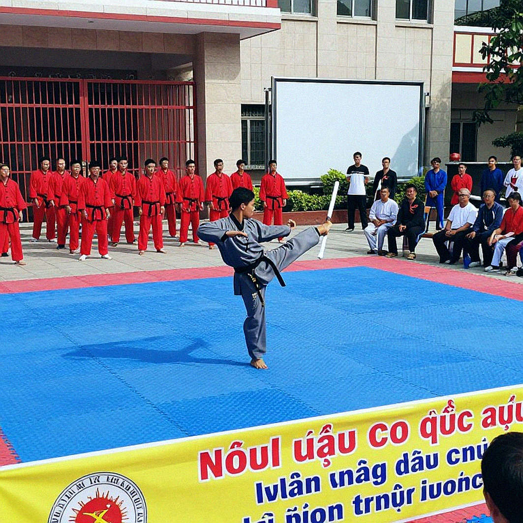 Sau tiếng còi: tám chiều phân tích một trận võ thuật mà bảng điểm không kể