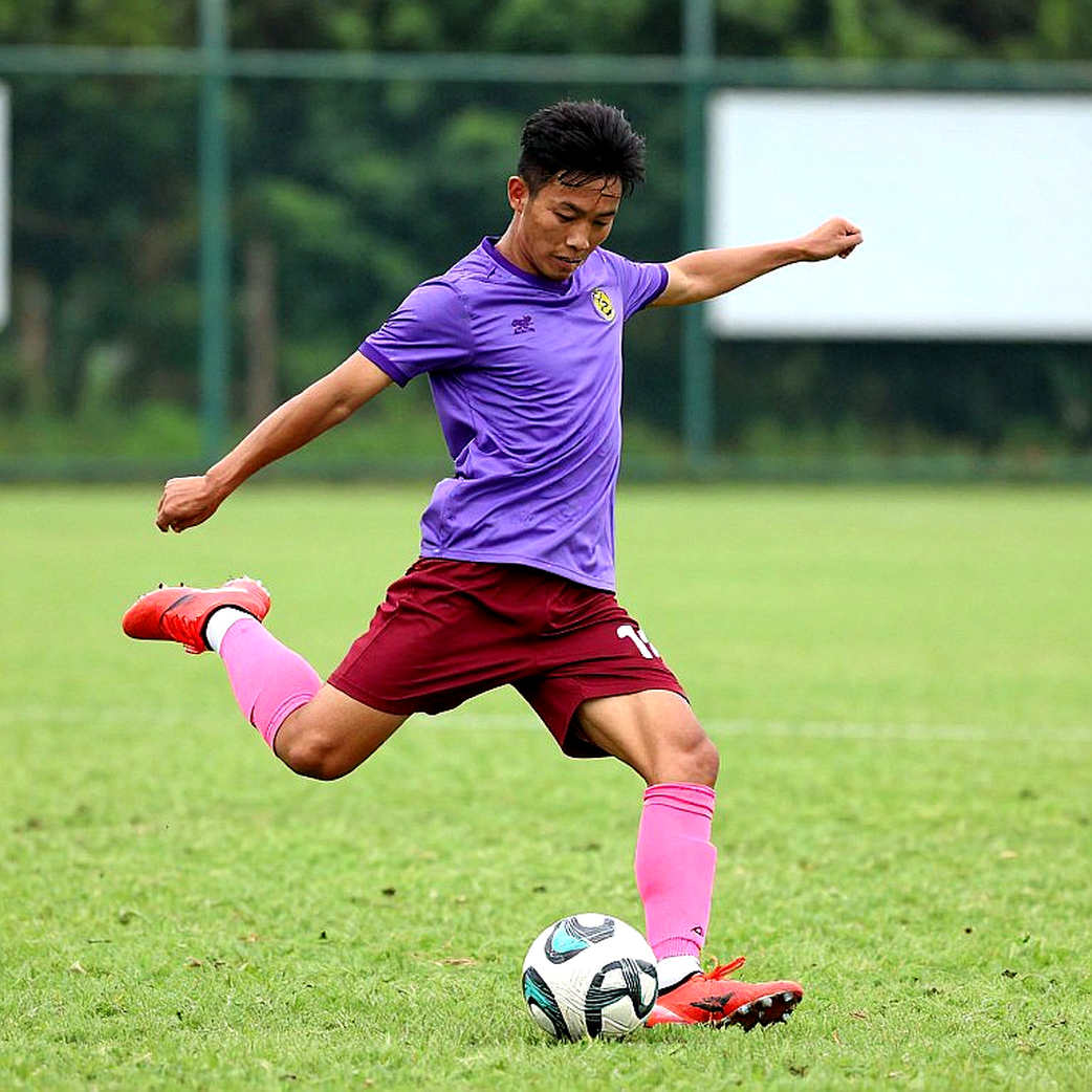 Đọc kỳ chuyển nhượng V-League bằng hợp đồng, không bằng tin đồn