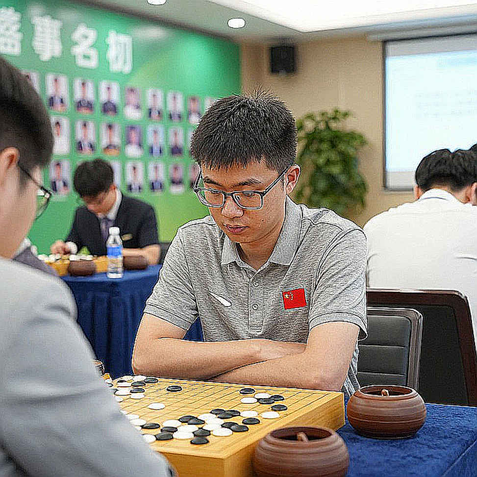 Ván cờ không có quân: Elon Musk, Chess.com và trò chơi 10^120 đường đi