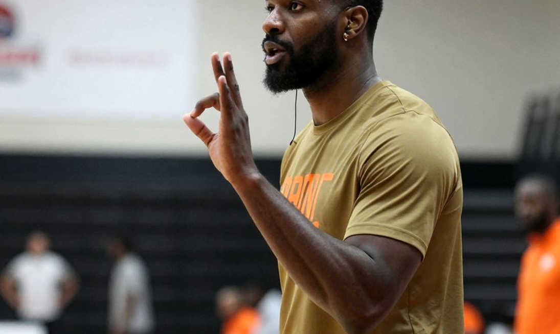 Jordan Hawkins ký hợp đồng hai chiều với Chicago Bulls: Lá phiếu số 14 và phép thử định giá lại