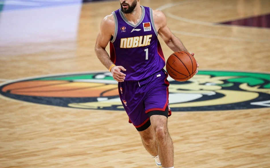 Lassiter ghi 30 điểm, San Miguel thiếu 5 trụ cột vẫn hạ Phoenix 94–89