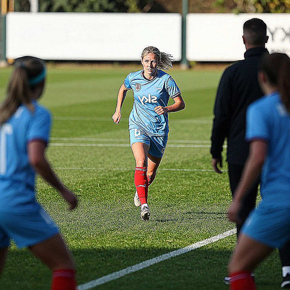 Charly González muốn về Pumas: tín hiệu một chiều và cánh cửa tháng Mười Hai