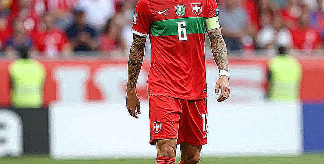 Tên Shin Tae-yong vang lên trên sân Gelora Bung Karno: Khi niềm tiếc thương trở thành áp lực vô hình lên John Herdman