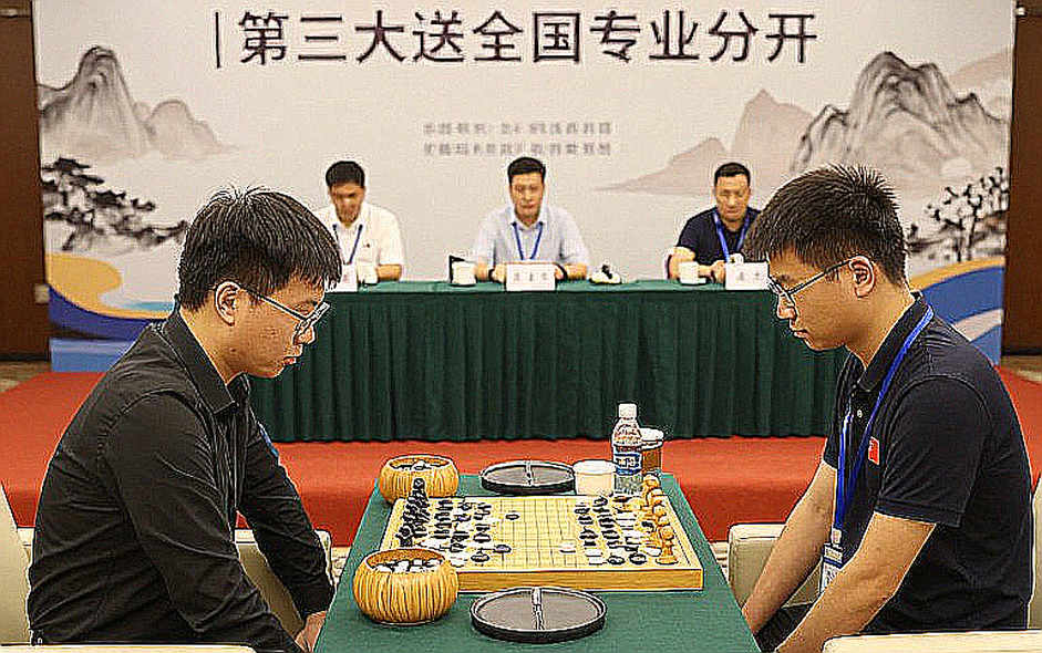 Sindarov đánh bại Anand trong ngày khai mạc Global Chess League 2026: Bước chạy đà hoàn hảo trước thềm trận đấu với Gukesh