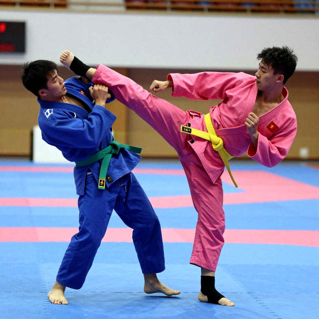 Jena Bishop hạ Liz Carmouche 48-47: chiếc đai PFL đầu tiên nằm trong một thẻ điểm 10-8 Jena Bishop hạ Liz Carmouche 48-47: chiếc đai PFL đầu tiên nằm trong một thẻ điểm 10-8